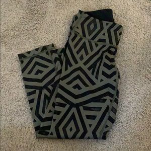 Lululemon NEW Wunder Unders Army Green Geometric